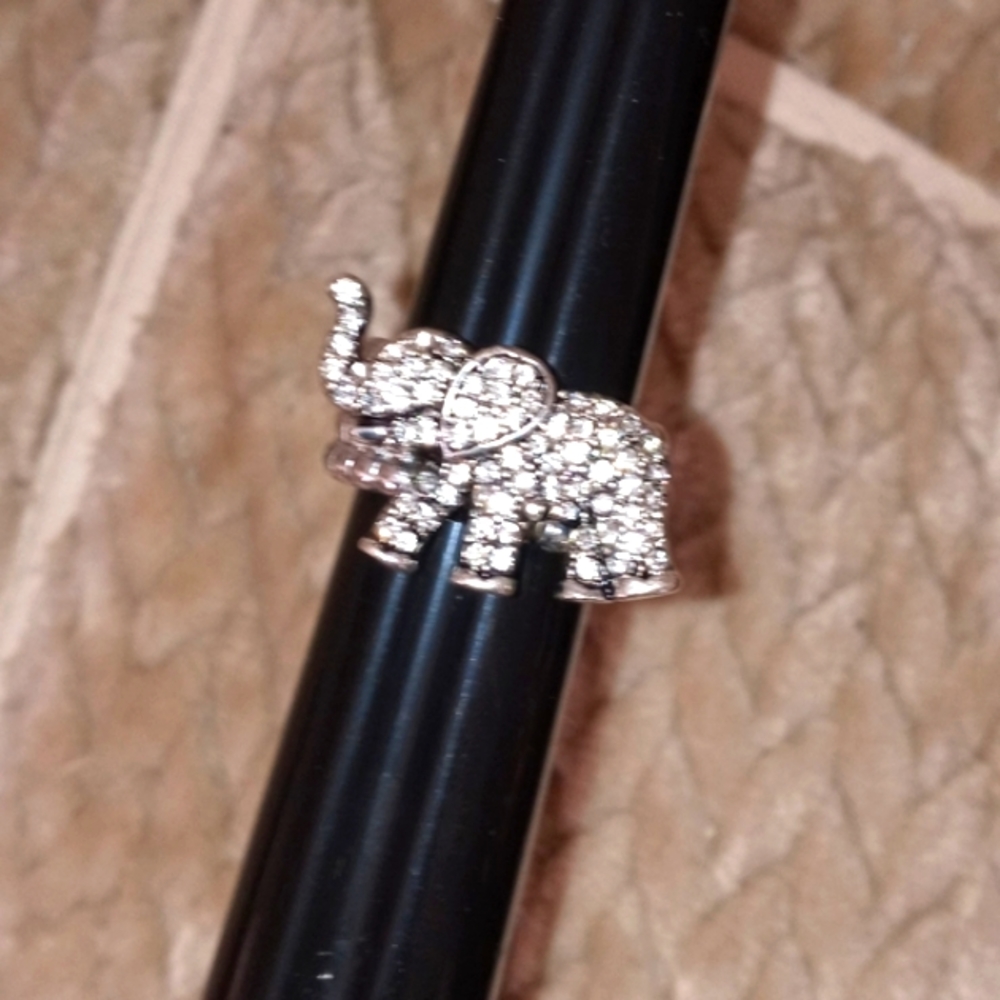 Gorgeous Elephant Rhinestone Stretch Ring Silver Colored Metal One Size
